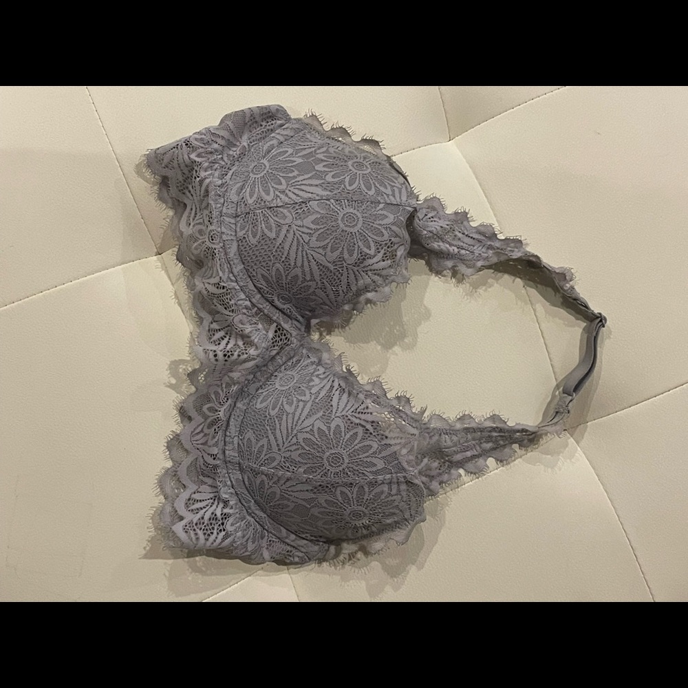 NEVER WORN bra vs